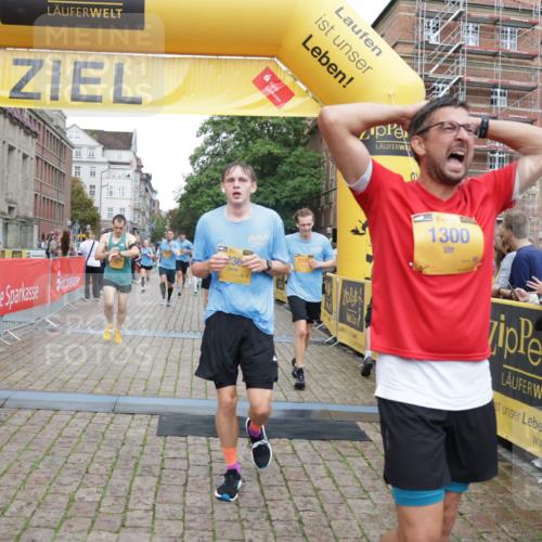 13.09.2026 - Kiel Lauf Yannick Fuchs http://msf.ph/oto/10488021 13.09.2026 10:32:12 Ziel 153, 520, 1239, 2716, 2990, 3353, 3570, 4079, 4903, 5965, 8376, 8465, 8489, 10087, 10981, 11416, 11722, 11927, 11975, 12127, 577, 900, 1076, 1403, 1406, 1626, 1981, 2389, 2990, 4616, 4816, 4900, 5071, 5134, 5868, 5870, 6045, 6220, 6985, 7375, 7476, 7749, 8531, 8837, 8958, 9438, 10768, 11193, 12024, 12028, 12058, 12127, 524, 3170, 3923, 4236, 4349, 4512, 6435, 7790, 8878, 11299, 11319, 11451, 11612, 12071, 12367, 12761, 866, 1076, 1196, 1300, 4234, 5071 meine-sportfotos.de