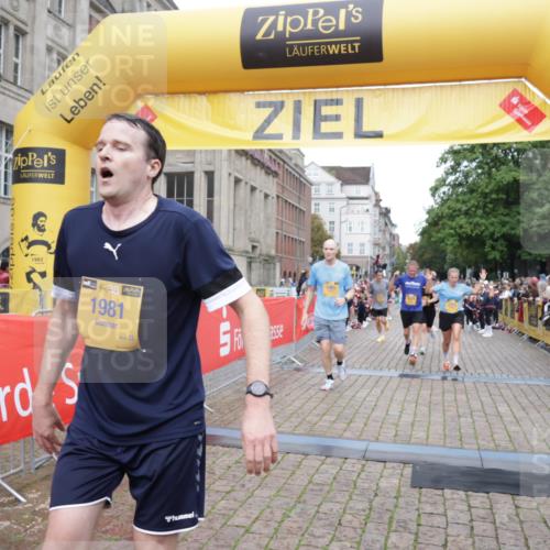 13.09.2026 - Kiel Lauf Yannick Fuchs http://msf.ph/oto/10488058 13.09.2026 10:32:20 Ziel 524, 2716, 3353, 3570, 3923, 4079, 4349, 6435, 7790, 8376, 8489, 8878, 10981, 11451, 11612, 12761, 153, 520, 577, 1239, 1403, 1406, 2389, 2990, 4816, 4900, 4903, 5134, 5965, 6985, 7375, 8465, 8837, 8958, 9438, 10087, 10768, 10981, 11193, 11416, 11722, 11927, 11975, 12024, 12028, 12058, 12127, 870, 875, 1393, 3170, 4236, 4512, 8033, 8621, 8683, 9123, 11299, 11319, 12071, 12367, 900, 1076, 1626, 1981, 4616, 5071, 5134, 5868, 5870, 6985, 7375, 10768 meine-sportfotos.de
