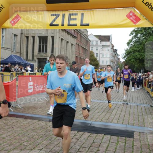 13.09.2026 - Kiel Lauf Yannick Fuchs http://msf.ph/oto/10488138 13.09.2026 10:32:42 Ziel 342, 870, 875, 1393, 1612, 1801, 4236, 4393, 4963, 5721, 6337, 7471, 7650, 8033, 8621, 8683, 9123, 10338, 11299, 11597, 12353, 12728, 524, 2716, 3170, 3353, 3570, 3923, 4079, 4236, 4349, 4512, 4903, 5965, 6435, 7790, 8376, 8465, 8489, 8878, 10087, 10981, 11299, 11319, 11416, 11451, 11612, 11975, 12071, 12367, 12761, 32, 1467, 3327, 9222, 9879, 153, 520, 1239, 2990, 4816, 4903, 5965, 8465, 10087, 10981, 11416, 11722, 11927, 11975, 12127 meine-sportfotos.de