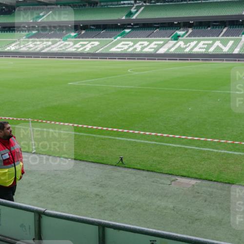 13.09.2026 - 21. swb-Marathon Bremen Michael Burmester http://msf.ph/oto/10488200 13.09.2026 10:11:16 Laufen im Stadion  meine-sportfotos.de