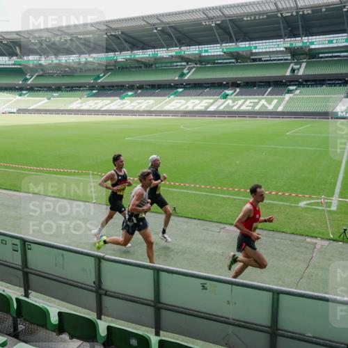 13.09.2026 - 21. swb-Marathon Bremen Michael Burmester http://msf.ph/oto/10488217 13.09.2026 10:15:51 Laufen im Stadion 10597, 12272, 13501, 13515, 13525, 13547, 13567, 13627, 13635 meine-sportfotos.de