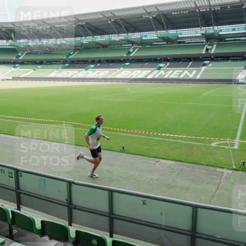 13.09.2026 - 21. swb-Marathon Bremen Michael Burmester http://msf.ph/oto/10488225 13.09.2026 10:16:21 Laufen im Stadion 10597, 12272, 13501, 13510, 13515, 13517, 13525, 13542, 13547, 13567, 13579, 13623, 13627, 13635 meine-sportfotos.de