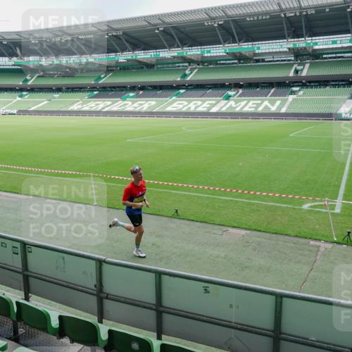 13.09.2026 - 21. swb-Marathon Bremen Michael Burmester http://msf.ph/oto/10488263 13.09.2026 10:18:53 Laufen im Stadion 10366, 10475, 11481, 11652, 12457, 12458, 13504, 13530, 13533, 13534, 13536, 13541, 13543, 13550, 13554, 13561, 13564, 13571, 13572, 13573, 13581, 13582, 13599, 13602, 13603, 13604, 13618, 13622, 13630, 13632, 13638, 13639, 13643, 13525, 13627 meine-sportfotos.de