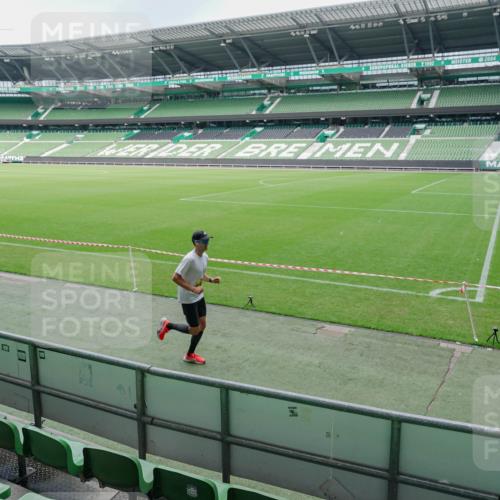 13.09.2026 - 21. swb-Marathon Bremen Michael Burmester http://msf.ph/oto/10488264 13.09.2026 10:18:54 Laufen im Stadion 10366, 10475, 11481, 11652, 12457, 12458, 13504, 13530, 13533, 13534, 13536, 13541, 13543, 13550, 13554, 13561, 13564, 13571, 13572, 13573, 13581, 13582, 13599, 13602, 13603, 13604, 13618, 13622, 13630, 13632, 13638, 13639, 13643, 13525, 13627 meine-sportfotos.de