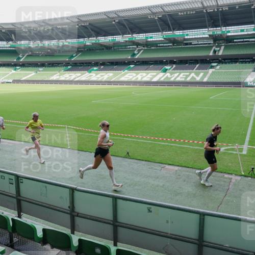13.09.2026 - 21. swb-Marathon Bremen Michael Burmester http://msf.ph/oto/10488423 13.09.2026 10:26:47 Laufen im Stadion 10096, 10142, 10172, 10210, 10214, 10228, 10231, 10269, 10289, 10310, 10312, 10318, 10319, 10342, 10346, 10352, 10398, 10436, 10445, 10447, 10454, 10464, 10489, 10504, 10514, 10536, 10541, 10566, 10583, 10628, 10638, 10735, 10742, 10744, 10806, 10807, 10866, 10873, 10897, 10898, 10956, 10987, 10988, 10992, 11015, 11019, 11020, 11060, 11063, 11088, 11108, 11110, 11130, 11135, 11148, 11155, 11187, 11193, 11196, 11199, 11209, 11232, 11312, 11447 meine-sportfotos.de