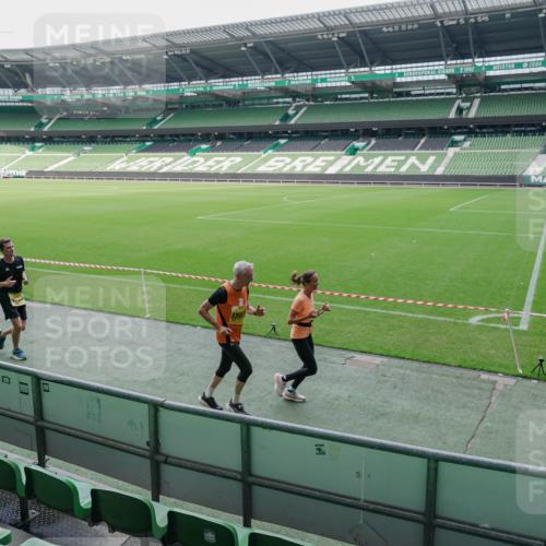13.09.2026 - 21. swb-Marathon Bremen Michael Burmester http://msf.ph/oto/10488496 13.09.2026 10:28:35 Laufen im Stadion 10142, 10170, 10183, 10189, 10200, 10223, 10267, 10269, 10270, 10293, 10294, 10310, 10316, 10329, 10348, 10381, 10393, 10421, 10426, 10489, 10508, 10525, 10537, 10538, 10544, 10566, 10594, 10655, 10709, 10739, 10763, 10770, 10814, 10835, 10840, 10846, 10860, 10876, 10897, 10898, 10910, 10917, 10923, 10966, 10993, 11005, 11007, 11018, 11035, 11058, 11060, 11076, 11087, 11092, 11110, 11111, 11148, 11196 meine-sportfotos.de