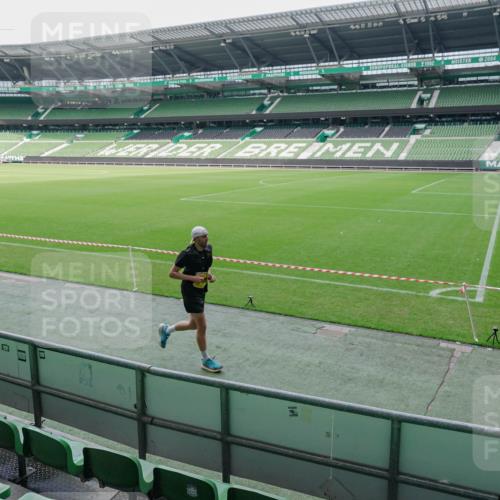 13.09.2026 - 21. swb-Marathon Bremen Michael Burmester http://msf.ph/oto/10488507 13.09.2026 10:28:47 Laufen im Stadion 10142, 10162, 10170, 10183, 10189, 10200, 10223, 10267, 10270, 10293, 10294, 10316, 10329, 10334, 10348, 10381, 10393, 10421, 10426, 10508, 10525, 10537, 10538, 10544, 10594, 10655, 10709, 10739, 10763, 10770, 10814, 10835, 10840, 10846, 10860, 10876, 10910, 10917, 10923, 10966, 10993, 11005, 11007, 11018, 11035, 11058, 11076, 11087, 11092, 11109, 11111, 11148 meine-sportfotos.de