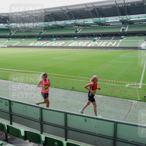 13.09.2026 - 21. swb-Marathon Bremen Michael Burmester http://msf.ph/oto/10488579 13.09.2026 10:30:27 Laufen im Stadion 10141, 10162, 10174, 10183, 10193, 10218, 10227, 10233, 10253, 10281, 10284, 10304, 10334, 10339, 10359, 10381, 10392, 10426, 10448, 10452, 10467, 10515, 10537, 10577, 10585, 10588, 10641, 10652, 10684, 10685, 10714, 10734, 10757, 10761, 10763, 10764, 10765, 10780, 10808, 10821, 10822, 10825, 10827, 10837, 10838, 10840, 10862, 10863, 10884, 10886, 10887, 10906, 10966, 10984, 11002, 11038, 11109, 11128, 11206, 11350 meine-sportfotos.de