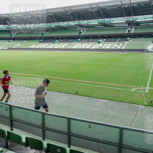 13.09.2026 - 21. swb-Marathon Bremen Michael Burmester http://msf.ph/oto/10488583 13.09.2026 10:30:32 Laufen im Stadion 10141, 10162, 10174, 10183, 10193, 10218, 10227, 10233, 10253, 10281, 10284, 10304, 10334, 10339, 10359, 10381, 10392, 10426, 10448, 10452, 10467, 10479, 10515, 10537, 10577, 10585, 10588, 10641, 10652, 10684, 10685, 10714, 10734, 10757, 10761, 10763, 10764, 10765, 10780, 10808, 10821, 10822, 10825, 10827, 10837, 10838, 10862, 10863, 10884, 10886, 10887, 10906, 10966, 10984, 11002, 11038, 11109, 11128, 11206, 11350 meine-sportfotos.de
