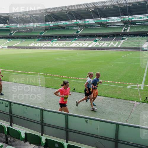 13.09.2026 - 21. swb-Marathon Bremen Michael Burmester http://msf.ph/oto/10488599 13.09.2026 10:30:58 Laufen im Stadion 10141, 10146, 10162, 10174, 10193, 10218, 10222, 10227, 10233, 10253, 10281, 10284, 10304, 10339, 10359, 10392, 10448, 10452, 10467, 10471, 10478, 10479, 10515, 10529, 10555, 10577, 10579, 10585, 10588, 10589, 10610, 10626, 10631, 10641, 10652, 10684, 10685, 10704, 10708, 10714, 10734, 10757, 10761, 10764, 10765, 10780, 10808, 10821, 10822, 10825, 10827, 10837, 10838, 10862, 10863, 10884, 10886, 10887, 10906, 10984, 11002, 11038, 11128, 11206, 11350 meine-sportfotos.de