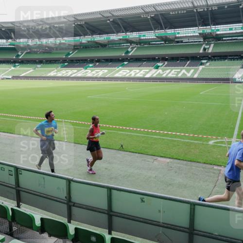 13.09.2026 - 21. swb-Marathon Bremen Michael Burmester http://msf.ph/oto/10488602 13.09.2026 10:31:06 Laufen im Stadion 10141, 10146, 10174, 10193, 10222, 10227, 10233, 10255, 10281, 10284, 10304, 10339, 10359, 10392, 10448, 10452, 10467, 10471, 10478, 10479, 10515, 10529, 10543, 10555, 10577, 10579, 10585, 10588, 10589, 10608, 10610, 10626, 10631, 10641, 10652, 10684, 10685, 10704, 10708, 10714, 10725, 10734, 10757, 10761, 10764, 10765, 10780, 10808, 10821, 10822, 10827, 10837, 10838, 10862, 10863, 10884, 10886, 10887, 10906, 10984, 11002, 11038, 11128, 11206, 11350 meine-sportfotos.de