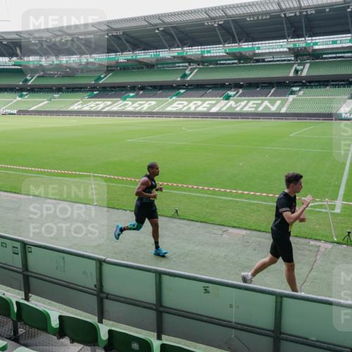 13.09.2026 - 21. swb-Marathon Bremen Michael Burmester http://msf.ph/oto/10488607 13.09.2026 10:31:11 Laufen im Stadion 10141, 10146, 10174, 10193, 10222, 10227, 10233, 10255, 10281, 10284, 10304, 10339, 10359, 10392, 10448, 10452, 10467, 10471, 10478, 10479, 10503, 10515, 10529, 10543, 10555, 10577, 10579, 10585, 10588, 10589, 10608, 10610, 10626, 10631, 10641, 10652, 10684, 10685, 10704, 10708, 10714, 10725, 10734, 10757, 10761, 10764, 10765, 10780, 10808, 10821, 10822, 10827, 10837, 10838, 10862, 10863, 10884, 10886, 10887, 10906, 10984, 11002, 11038, 11128, 11206, 11350 meine-sportfotos.de