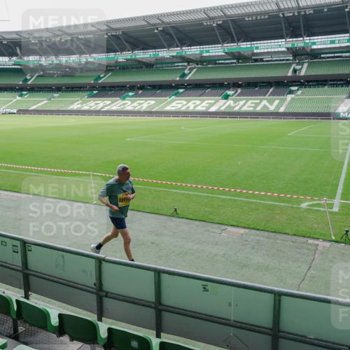 13.09.2026 - 21. swb-Marathon Bremen Michael Burmester http://msf.ph/oto/10488608 13.09.2026 10:31:12 Laufen im Stadion 10141, 10146, 10174, 10193, 10222, 10227, 10233, 10255, 10281, 10284, 10304, 10339, 10359, 10392, 10448, 10452, 10471, 10478, 10479, 10503, 10515, 10529, 10543, 10555, 10577, 10579, 10588, 10589, 10608, 10610, 10626, 10631, 10641, 10652, 10684, 10685, 10704, 10708, 10714, 10725, 10734, 10757, 10761, 10764, 10765, 10780, 10808, 10821, 10822, 10827, 10837, 10838, 10862, 10863, 10884, 10886, 10887, 10906, 10984, 11002, 11038, 11128, 11206, 11350 meine-sportfotos.de