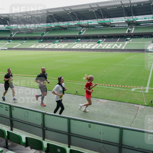 13.09.2026 - 21. swb-Marathon Bremen Michael Burmester http://msf.ph/oto/10488613 13.09.2026 10:31:19 Laufen im Stadion 10141, 10146, 10174, 10193, 10222, 10227, 10233, 10255, 10281, 10284, 10304, 10339, 10359, 10392, 10443, 10448, 10452, 10471, 10478, 10479, 10503, 10515, 10529, 10540, 10543, 10555, 10577, 10579, 10588, 10589, 10608, 10610, 10626, 10631, 10641, 10646, 10652, 10684, 10685, 10703, 10704, 10708, 10714, 10725, 10757, 10765, 10780, 10808, 10821, 10822, 10837, 10838, 10862, 10863, 10884, 10886, 10887, 10906, 10984, 11002, 11038, 11206, 11350 meine-sportfotos.de