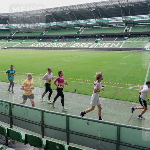 13.09.2026 - 21. swb-Marathon Bremen Michael Burmester http://msf.ph/oto/10488626 13.09.2026 10:31:31 Laufen im Stadion 10141, 10146, 10174, 10193, 10222, 10227, 10246, 10255, 10281, 10284, 10304, 10339, 10359, 10443, 10448, 10471, 10478, 10479, 10503, 10515, 10517, 10518, 10529, 10540, 10543, 10555, 10577, 10579, 10588, 10589, 10608, 10610, 10626, 10631, 10641, 10646, 10652, 10684, 10685, 10690, 10703, 10704, 10708, 10714, 10725, 10757, 10765, 10780, 10808, 10821, 10822, 10837, 10838, 10862, 10863, 10884, 10886, 10984, 11002, 11038, 11206, 11350 meine-sportfotos.de