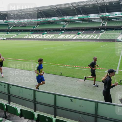 13.09.2026 - 21. swb-Marathon Bremen Michael Burmester http://msf.ph/oto/10488642 13.09.2026 10:31:44 Laufen im Stadion 10141, 10146, 10174, 10222, 10226, 10227, 10243, 10246, 10255, 10256, 10281, 10284, 10304, 10322, 10339, 10359, 10365, 10410, 10443, 10448, 10471, 10478, 10479, 10503, 10515, 10517, 10518, 10529, 10540, 10543, 10555, 10565, 10577, 10579, 10588, 10589, 10608, 10610, 10626, 10631, 10646, 10670, 10684, 10685, 10690, 10703, 10704, 10707, 10708, 10714, 10721, 10725, 10757, 10765, 10821, 10822, 10838, 10862, 10863, 10884, 10886, 10984, 11038, 11206, 11350 meine-sportfotos.de