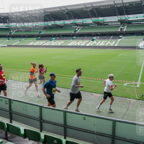 13.09.2026 - 21. swb-Marathon Bremen Michael Burmester http://msf.ph/oto/10488661 13.09.2026 10:32:05 Laufen im Stadion 10141, 10146, 10174, 10203, 10222, 10226, 10227, 10243, 10246, 10249, 10255, 10256, 10281, 10284, 10322, 10365, 10372, 10410, 10443, 10448, 10471, 10478, 10479, 10486, 10503, 10517, 10518, 10529, 10540, 10543, 10550, 10555, 10565, 10577, 10579, 10589, 10608, 10610, 10626, 10631, 10646, 10670, 10675, 10684, 10685, 10690, 10703, 10704, 10707, 10708, 10714, 10721, 10725, 10757, 10765, 10771, 10821, 10822, 10838, 10886, 11206, 11350 meine-sportfotos.de