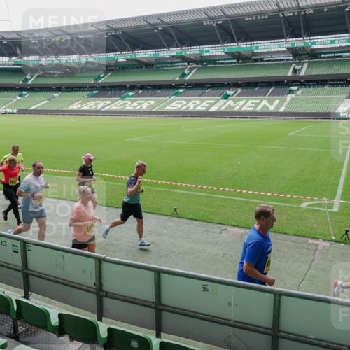 13.09.2026 - 21. swb-Marathon Bremen Michael Burmester http://msf.ph/oto/10488805 13.09.2026 10:35:10 Laufen im Stadion 10093, 10144, 10147, 10152, 10157, 10173, 10175, 10177, 10181, 10182, 10185, 10195, 10240, 10245, 10254, 10306, 10309, 10355, 10356, 10357, 10367, 10368, 10369, 10377, 10409, 10415, 10427, 10460, 10473, 10477, 10485, 10492, 10528, 10559, 10604, 10617, 10636, 10639, 10668, 10669, 10671, 10672, 10677, 10691, 10699, 10700, 10715, 10772, 10787, 10828, 10857, 10867, 10914, 10928, 11126, 11162, 11343, 11803, 10146, 10222, 10626 meine-sportfotos.de