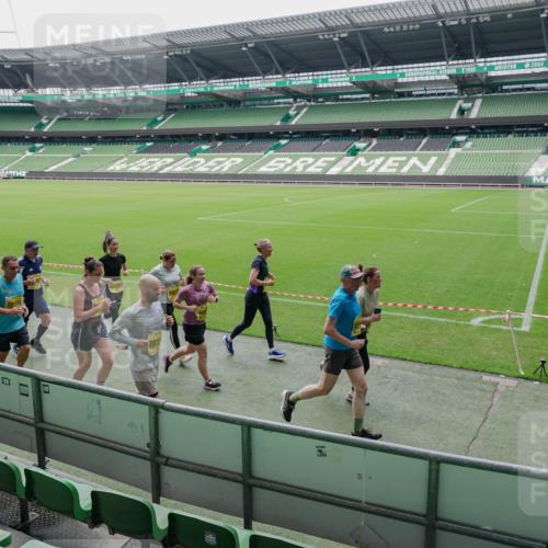 13.09.2026 - 21. swb-Marathon Bremen Michael Burmester http://msf.ph/oto/10488842 13.09.2026 10:35:53 Laufen im Stadion 10093, 10144, 10147, 10152, 10157, 10160, 10173, 10175, 10181, 10182, 10185, 10187, 10195, 10245, 10251, 10263, 10272, 10275, 10278, 10291, 10306, 10309, 10338, 10357, 10367, 10368, 10369, 10377, 10382, 10390, 10403, 10409, 10411, 10420, 10427, 10429, 10439, 10473, 10477, 10481, 10485, 10492, 10528, 10531, 10559, 10560, 10569, 10607, 10617, 10636, 10639, 10669, 10671, 10672, 10677, 10715, 10928, 11162, 11343, 11803, 10146, 10222, 10626 meine-sportfotos.de