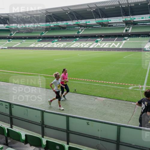 13.09.2026 - 21. swb-Marathon Bremen Michael Burmester http://msf.ph/oto/10488957 13.09.2026 10:37:54 Laufen im Stadion 10090, 10091, 10092, 10150, 10153, 10154, 10168, 10186, 10188, 10190, 10198, 10205, 10237, 10257, 10259, 10260, 10273, 10274, 10283, 10296, 10305, 10315, 10323, 10327, 10331, 10332, 10370, 10375, 10376, 10390, 10429, 10432, 10444, 10465, 10488, 10497, 10500, 10516, 10526, 10598, 10613, 10633, 10645, 10647, 10648, 10654, 10659, 10661, 10663, 10674, 10681, 10682, 10695, 10697, 10802, 10823 meine-sportfotos.de