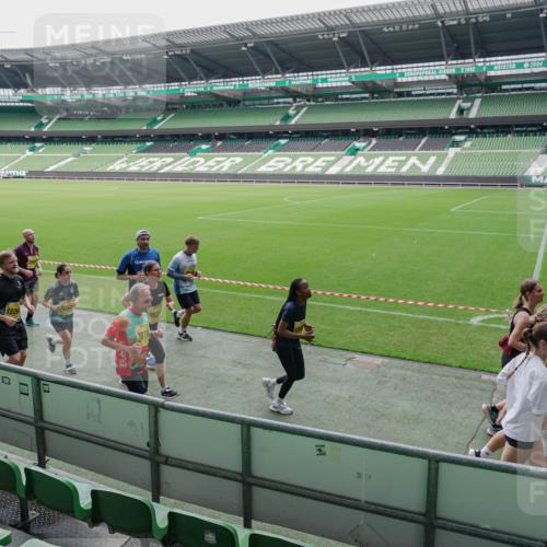 13.09.2026 - 21. swb-Marathon Bremen Michael Burmester http://msf.ph/oto/10489004 13.09.2026 10:38:41 Laufen im Stadion 10090, 10091, 10135, 10138, 10139, 10150, 10168, 10188, 10190, 10204, 10205, 10217, 10229, 10238, 10259, 10260, 10273, 10274, 10283, 10305, 10314, 10315, 10323, 10360, 10363, 10364, 10370, 10375, 10376, 10378, 10404, 10432, 10457, 10465, 10469, 10488, 10505, 10510, 10511, 10526, 10595, 10598, 10609, 10619, 10630, 10645, 10654, 10661, 10662, 10664, 10674, 10681, 10682, 10686, 10695, 10697, 10802, 10823 meine-sportfotos.de