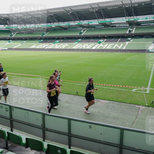 13.09.2026 - 21. swb-Marathon Bremen Michael Burmester http://msf.ph/oto/10489015 13.09.2026 10:38:53 Laufen im Stadion 10090, 10091, 10135, 10138, 10139, 10168, 10188, 10190, 10204, 10205, 10217, 10229, 10238, 10259, 10260, 10273, 10274, 10279, 10280, 10283, 10305, 10314, 10323, 10360, 10363, 10364, 10370, 10375, 10376, 10378, 10404, 10432, 10457, 10465, 10469, 10488, 10493, 10501, 10505, 10510, 10511, 10526, 10556, 10576, 10595, 10598, 10609, 10616, 10619, 10630, 10645, 10654, 10660, 10661, 10662, 10664, 10681, 10682, 10686, 10695, 10697, 10712, 10743, 10802, 10823 meine-sportfotos.de