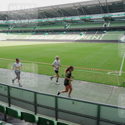 13.09.2026 - 21. swb-Marathon Bremen Michael Burmester http://msf.ph/oto/10489055 13.09.2026 10:39:35 Laufen im Stadion 10135, 10138, 10139, 10156, 10168, 10169, 10188, 10204, 10205, 10213, 10217, 10229, 10234, 10238, 10259, 10260, 10279, 10280, 10299, 10314, 10321, 10360, 10363, 10364, 10378, 10386, 10404, 10417, 10457, 10469, 10484, 10493, 10501, 10505, 10510, 10511, 10526, 10556, 10570, 10576, 10580, 10595, 10599, 10609, 10616, 10619, 10630, 10645, 10653, 10660, 10661, 10662, 10664, 10681, 10682, 10686, 10695, 10696, 10697, 10712, 10737, 10743, 10751, 10802 meine-sportfotos.de