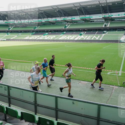13.09.2026 - 21. swb-Marathon Bremen Michael Burmester http://msf.ph/oto/10489105 13.09.2026 10:40:31 Laufen im Stadion 10135, 10138, 10139, 10155, 10156, 10169, 10204, 10213, 10217, 10229, 10234, 10247, 10279, 10280, 10299, 10313, 10314, 10321, 10354, 10363, 10378, 10386, 10399, 10406, 10414, 10417, 10419, 10424, 10435, 10455, 10483, 10484, 10493, 10501, 10505, 10510, 10511, 10527, 10545, 10556, 10570, 10576, 10580, 10582, 10586, 10599, 10609, 10611, 10616, 10619, 10644, 10653, 10660, 10662, 10664, 10686, 10694, 10696, 10706, 10712, 10737, 10743, 10751, 10766, 10768, 10804 meine-sportfotos.de
