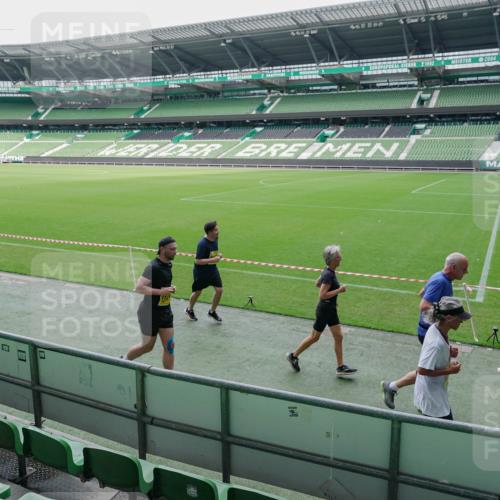 13.09.2026 - 21. swb-Marathon Bremen Michael Burmester http://msf.ph/oto/10489111 13.09.2026 10:40:40 Laufen im Stadion 10138, 10155, 10156, 10163, 10169, 10213, 10217, 10229, 10234, 10247, 10279, 10280, 10299, 10313, 10314, 10321, 10354, 10386, 10399, 10406, 10414, 10417, 10419, 10424, 10435, 10455, 10483, 10484, 10493, 10501, 10527, 10545, 10556, 10570, 10576, 10580, 10582, 10586, 10599, 10609, 10611, 10616, 10619, 10644, 10653, 10660, 10662, 10694, 10696, 10705, 10706, 10712, 10719, 10737, 10743, 10751, 10766, 10768, 10804, 11043 meine-sportfotos.de
