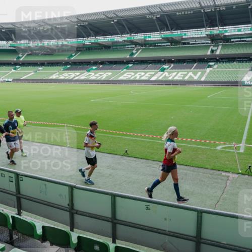 13.09.2026 - 21. swb-Marathon Bremen Michael Burmester http://msf.ph/oto/10489164 13.09.2026 10:41:39 Laufen im Stadion 10148, 10155, 10163, 10213, 10247, 10299, 10313, 10321, 10354, 10395, 10396, 10399, 10406, 10414, 10417, 10419, 10422, 10424, 10435, 10455, 10461, 10462, 10483, 10490, 10519, 10527, 10545, 10546, 10547, 10582, 10586, 10611, 10644, 10665, 10694, 10705, 10706, 10719, 10722, 10766, 10768, 10776, 10804, 10854, 10859, 10889, 10909, 10963, 10977, 11027, 11043, 11084, 11085, 11090, 11097, 11098, 11140, 11192, 11239 meine-sportfotos.de