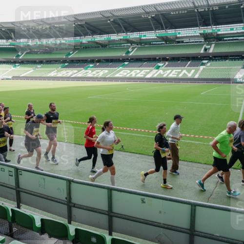 13.09.2026 - 21. swb-Marathon Bremen Michael Burmester http://msf.ph/oto/10489199 13.09.2026 10:42:14 Laufen im Stadion 10148, 10155, 10163, 10247, 10303, 10313, 10330, 10361, 10362, 10395, 10396, 10399, 10414, 10419, 10422, 10461, 10462, 10483, 10490, 10491, 10519, 10527, 10545, 10546, 10547, 10557, 10572, 10586, 10644, 10665, 10705, 10706, 10719, 10722, 10752, 10766, 10768, 10773, 10776, 10784, 10804, 10805, 10854, 10859, 10880, 10889, 10909, 10963, 10977, 11026, 11027, 11041, 11043, 11078, 11084, 11085, 11090, 11097, 11098, 11140, 11173, 11192, 11239 meine-sportfotos.de