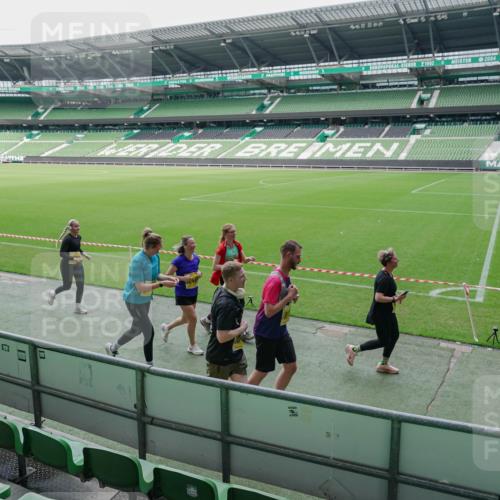 13.09.2026 - 21. swb-Marathon Bremen Michael Burmester http://msf.ph/oto/10489225 13.09.2026 10:42:45 Laufen im Stadion 10002, 10004, 10005, 10148, 10271, 10303, 10330, 10361, 10362, 10395, 10396, 10402, 10422, 10461, 10462, 10474, 10490, 10491, 10519, 10546, 10547, 10557, 10572, 10665, 10705, 10719, 10722, 10752, 10773, 10776, 10784, 10805, 10854, 10859, 10880, 10889, 10909, 10963, 10977, 11026, 11027, 11041, 11078, 11084, 11085, 11090, 11097, 11098, 11140, 11173, 11192, 11239, 11274, 11482, 11535 meine-sportfotos.de