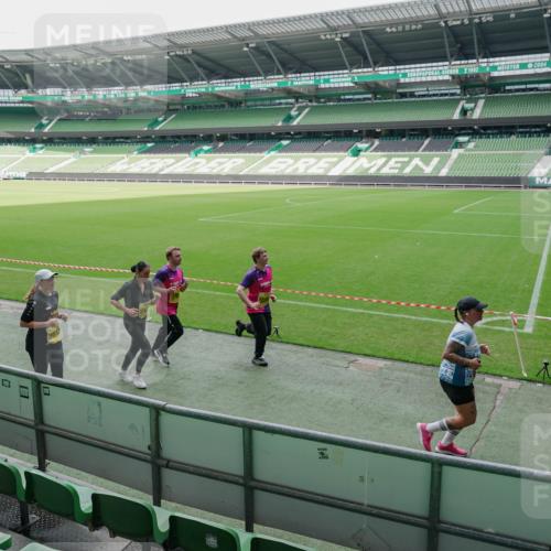 13.09.2026 - 21. swb-Marathon Bremen Michael Burmester http://msf.ph/oto/10489262 13.09.2026 10:43:35 Laufen im Stadion 10002, 10004, 10005, 10148, 10271, 10295, 10303, 10325, 10330, 10335, 10361, 10362, 10395, 10396, 10402, 10459, 10474, 10490, 10491, 10513, 10557, 10572, 10605, 10606, 10629, 10665, 10752, 10756, 10773, 10779, 10784, 10805, 10854, 10880, 10882, 10899, 10900, 10997, 10999, 11026, 11027, 11041, 11078, 11084, 11085, 11090, 11097, 11098, 11140, 11173, 11192, 11217, 11233, 11264, 11274, 11307, 11333, 11337, 11355, 11408, 11448, 11456, 11461, 11482, 11535 meine-sportfotos.de