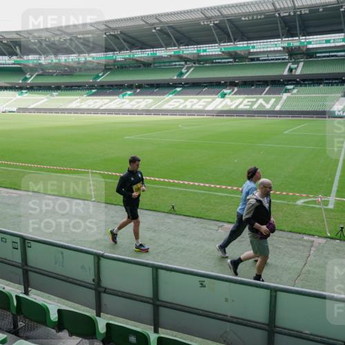 13.09.2026 - 21. swb-Marathon Bremen Michael Burmester http://msf.ph/oto/10489421 13.09.2026 10:49:11 Laufen im Stadion 10264, 10292, 10407, 10413, 10440, 10710, 10732, 10754, 10789, 10925, 11104, 11254, 11262, 11423, 11443, 11541, 11698, 11712, 11851, 11942, 11980, 12083, 12440, 12444, 12471, 12472, 12542, 12561, 10137, 10194, 10202, 10242, 10344, 10430, 10472, 10524, 10535, 10568, 10600, 10651, 10679, 10713, 10895, 10979, 11050, 11081, 11181, 11200, 11244, 11296, 11309, 11367, 11457, 11495, 11529, 11530, 11546, 11574, 11675, 11709, 11760, 11821, 12089, 12153, 12177, 12178 meine-sportfotos.de