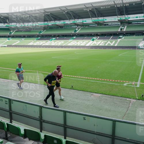 13.09.2026 - 21. swb-Marathon Bremen Michael Burmester http://msf.ph/oto/10489429 13.09.2026 10:49:51 Laufen im Stadion 10407, 10413, 10627, 10667, 10710, 10754, 11031, 11254, 11266, 11541, 11712, 11780, 11851, 11942, 11980, 12440, 12542, 10137, 10161, 10202, 10242, 10349, 10430, 10472, 10524, 10535, 10651, 10895, 10933, 10970, 11050, 11181, 11200, 11244, 11296, 11309, 11367, 11457, 11529, 11530, 11546, 11573, 11574, 11579, 11639, 11675, 11709, 11760, 11821, 12089, 12153, 12177, 12178 meine-sportfotos.de