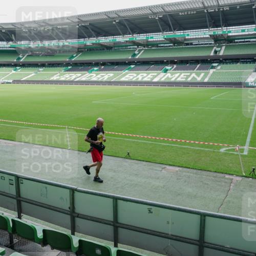 13.09.2026 - 21. swb-Marathon Bremen Michael Burmester http://msf.ph/oto/10489453 13.09.2026 10:51:51 Laufen im Stadion 10387, 10533, 10534, 10573, 10650, 10967, 10968, 11017, 11025, 11161, 11195, 11341, 11352, 11444, 11496, 11538, 11807, 12377, 12408, 12535, 12546, 10264, 10292, 10407, 10413, 10440, 10732, 10754, 10789, 10925, 11104, 11254, 11262, 11423, 11443, 11541, 11663, 11698, 11851, 11942, 11980, 12083, 12157, 12340, 12444, 12471, 12472, 12542, 12561 meine-sportfotos.de