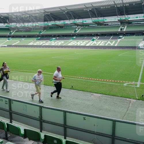 13.09.2026 - 21. swb-Marathon Bremen Michael Burmester http://msf.ph/oto/10489454 13.09.2026 10:52:06 Laufen im Stadion 10317, 10387, 10533, 10534, 10573, 10650, 10967, 10968, 11017, 11025, 11161, 11195, 11341, 11352, 11444, 11496, 11538, 11807, 12377, 12408, 12535, 12546, 10264, 10292, 10407, 10413, 10440, 10732, 10754, 10789, 10925, 11104, 11254, 11262, 11423, 11443, 11541, 11663, 11698, 11851, 11942, 11980, 12083, 12340, 12444, 12471, 12472, 12542, 12561 meine-sportfotos.de