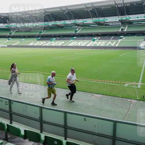 13.09.2026 - 21. swb-Marathon Bremen Michael Burmester http://msf.ph/oto/10489455 13.09.2026 10:52:07 Laufen im Stadion 10317, 10387, 10533, 10534, 10573, 10650, 10967, 10968, 11017, 11025, 11161, 11195, 11341, 11352, 11444, 11496, 11538, 11807, 12377, 12408, 12535, 12546, 10264, 10292, 10407, 10413, 10440, 10732, 10754, 10789, 10925, 11104, 11254, 11262, 11423, 11443, 11541, 11663, 11698, 11851, 11942, 11980, 12083, 12340, 12444, 12471, 12472, 12542, 12561 meine-sportfotos.de
