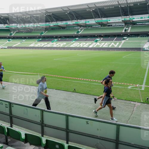 13.09.2026 - 21. swb-Marathon Bremen Michael Burmester http://msf.ph/oto/10489460 13.09.2026 10:52:17 Laufen im Stadion 10317, 10387, 10533, 10534, 10650, 10967, 10968, 11017, 11025, 11161, 11195, 11341, 11352, 11444, 11496, 11538, 11807, 12377, 12408, 12535, 12546, 10264, 10292, 10407, 10413, 10440, 10732, 10754, 10789, 10925, 11104, 11254, 11262, 11423, 11443, 11541, 11663, 11698, 11712, 11851, 11942, 11980, 12083, 12340, 12444, 12471, 12472, 12542, 12561 meine-sportfotos.de