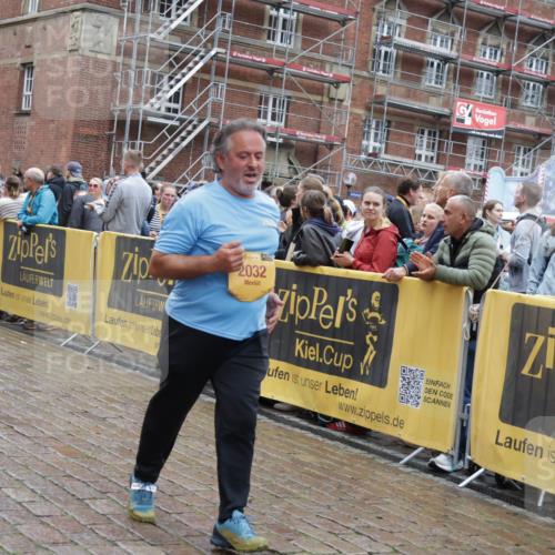 13.09.2026 - Kiel Lauf Yannick Fuchs http://msf.ph/oto/10489523 13.09.2026 11:24:40 Laufen 2008, 38, 2032, 1982 meine-sportfotos.de