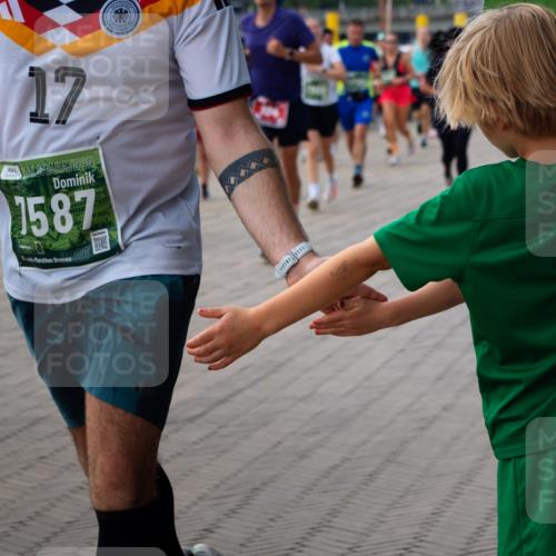 13.09.2026 - 21. swb-Marathon Bremen jh.framed http://msf.ph/oto/10491476 Laufen 7587 meine-sportfotos.de