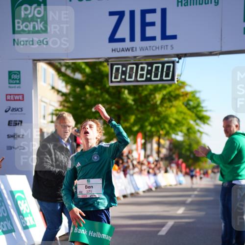 20.09.2026 - PSD Bank Halbmarathon LAZAROV Photography http://msf.ph/oto/10547750 20.09.2026 10:27:24 Ziel 371 meine-sportfotos.de