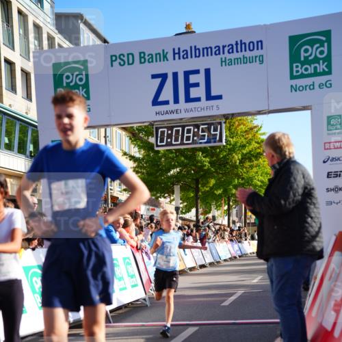20.09.2026 - PSD Bank Halbmarathon LAZAROV Photography http://msf.ph/oto/10547814 20.09.2026 10:28:18 Ziel 123, 262, 271, 419 meine-sportfotos.de