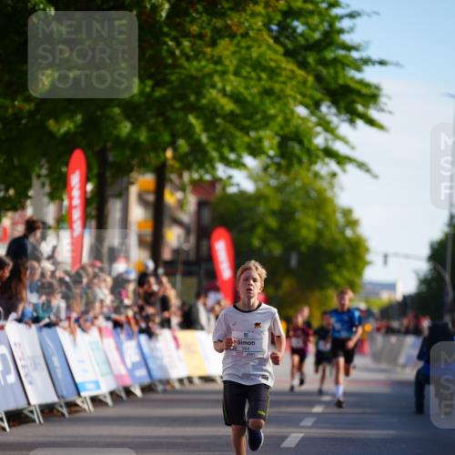 20.09.2026 - PSD Bank Halbmarathon LAZAROV Photography http://msf.ph/oto/10547843 20.09.2026 10:28:53 Ziel 354 meine-sportfotos.de