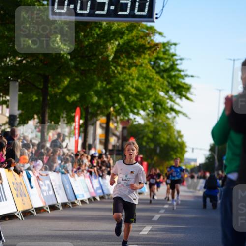 20.09.2026 - PSD Bank Halbmarathon LAZAROV Photography http://msf.ph/oto/10547845 20.09.2026 10:28:54 Ziel 354 meine-sportfotos.de