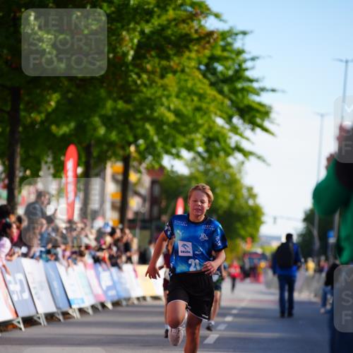 20.09.2026 - PSD Bank Halbmarathon LAZAROV Photography http://msf.ph/oto/10547853 20.09.2026 10:28:58 Ziel 211, 242, 258, 354 meine-sportfotos.de