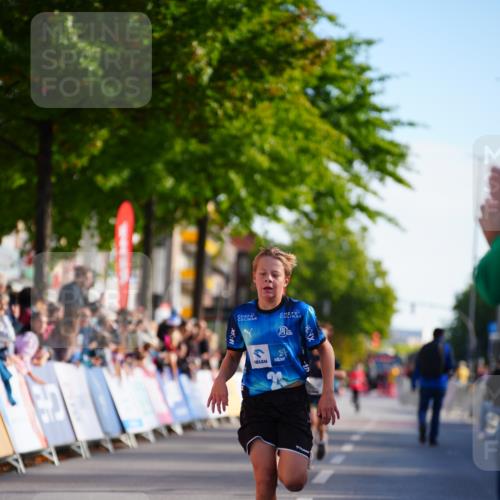20.09.2026 - PSD Bank Halbmarathon LAZAROV Photography http://msf.ph/oto/10547855 20.09.2026 10:28:58 Ziel 211, 242, 258, 354 meine-sportfotos.de