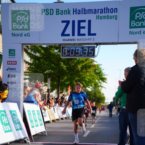 20.09.2026 - PSD Bank Halbmarathon LAZAROV Photography http://msf.ph/oto/10547856 20.09.2026 10:28:59 Ziel 211, 242, 258, 354 meine-sportfotos.de