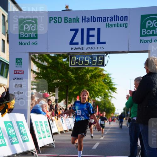 20.09.2026 - PSD Bank Halbmarathon LAZAROV Photography http://msf.ph/oto/10547858 20.09.2026 10:28:59 Ziel 211, 242, 258, 354 meine-sportfotos.de