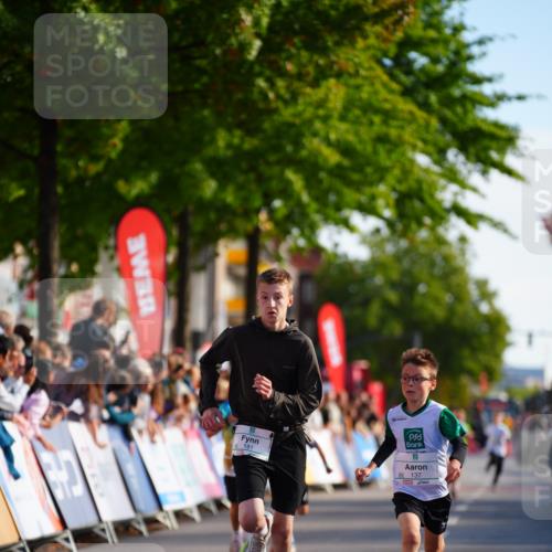 20.09.2026 - PSD Bank Halbmarathon LAZAROV Photography http://msf.ph/oto/10547892 20.09.2026 10:29:25 Ziel 137, 181, 228, 377, 406 meine-sportfotos.de